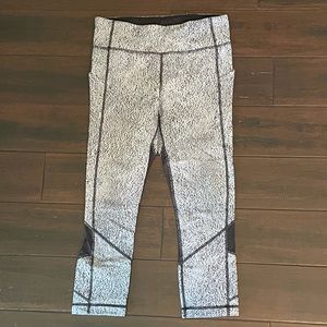 Lululemon Inspire crop tights, size 6